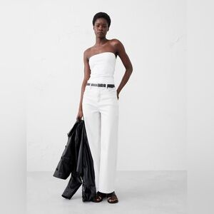 Banana Republic strapless white soft knit top. Size medium. EUC.